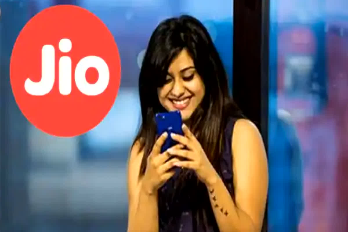 Jio recharge : मुकेश अंबानींची ग्राहकांना दिवाळी भेट; 101 रुपयांच्या रिचार्जवर अनलिमिटेड 5G Data