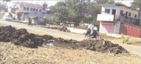 वाळव्यातील खड्यामुळे वाहतुकीस धोका; सामाजिक कार्यकर्ते यांनी लक्ष देणे गरजेचे 