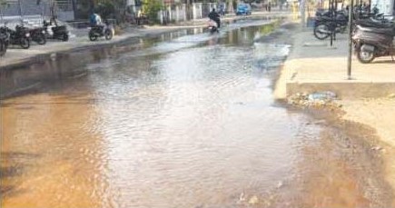इचलकरंजीत कृष्णा योजनेला गळती; पाणीपुरवठा विस्कळीत