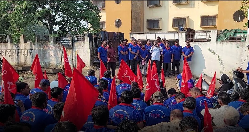 इचलकरंजी शहरातील घंटागाडीवरील कर्मचान्यांच्या संपामुळे नागरिकांना त्रास; महानगरपालिकेने तोडगा काढावा