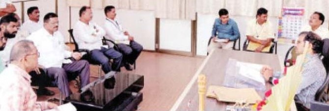 इचलकरंजी येथील घंटागाडी कर्मचाऱ्यांने चालू केलेले कामबंद आंदोलन घेतले मागे