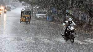 पुढचे काही तास महाराष्ट्रासाठी महत्वाचे, मुसळधार पावसाचा इशारा, कुठं ऑरेंज तर कुठं यलो अलर्ट जारी