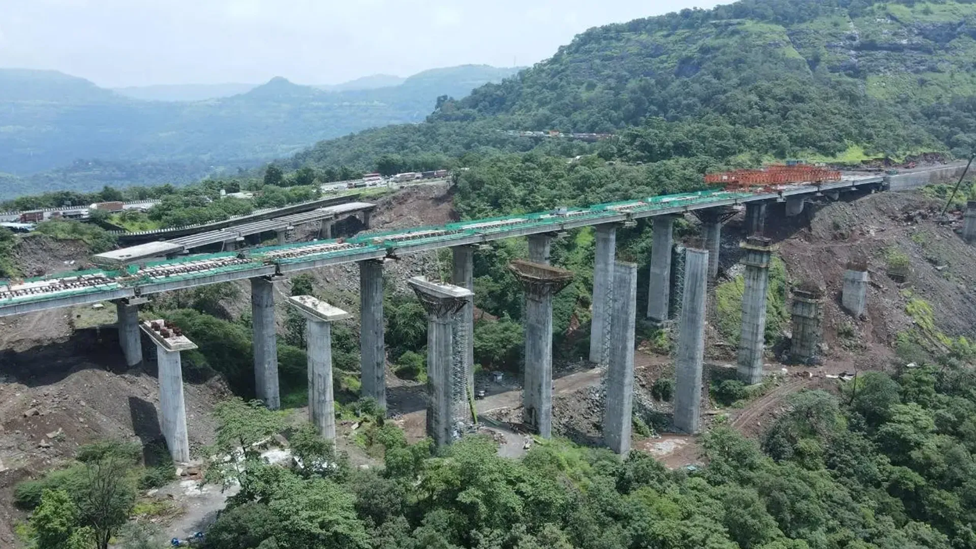 मुंबई-पुण्यातील अंतर कमी करणारा तो प्रकल्प डिसेंबरमध्ये पूर्ण होणार;
