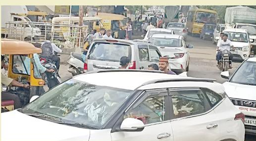 शाळा सुरु होताच वाहतुक कोंडीची डोकेदुखी