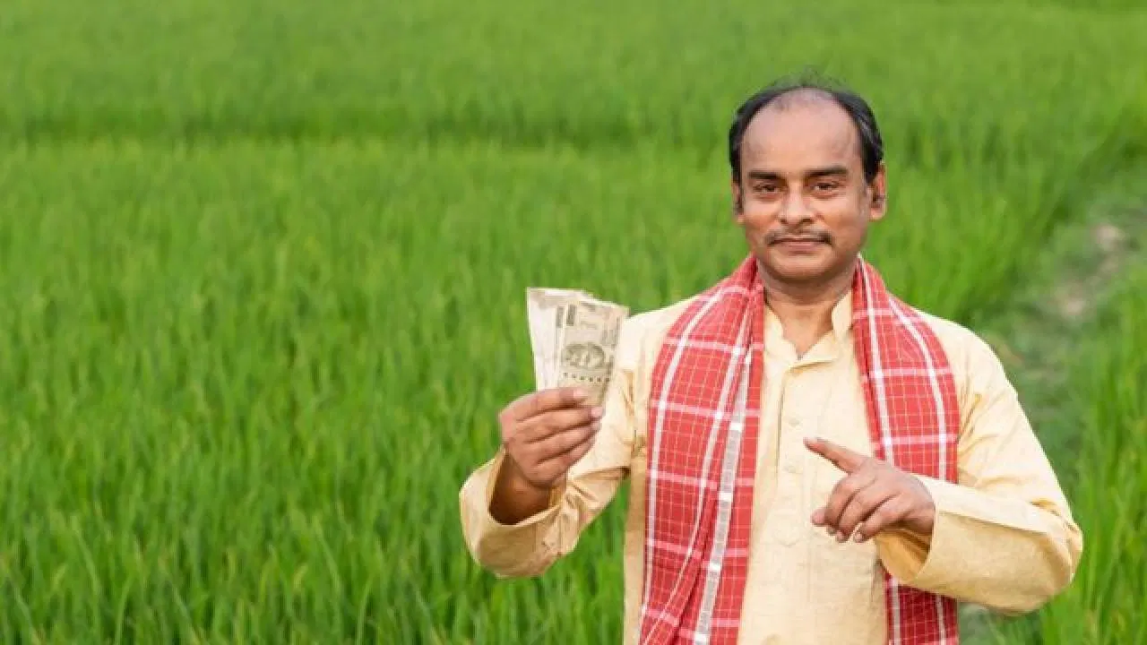 सन्मान निधीपासून ते पेन्शनपर्यंत या योजनांची चर्चा, शेतकऱ्यांना असा मिळतो लाभ
