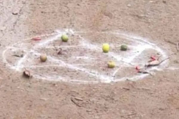 निवडणुकीच्या सावटात भानामतीचा गोंधळ!