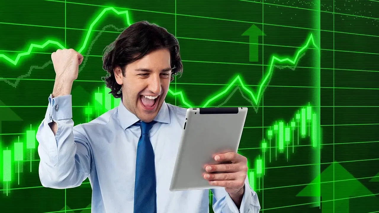 शेअर कसले ही तर पैसे छापण्याची मशीन! वर्षभरात 1 लाखांवर 3 कोटींचा परतावा, गरिबी तर यांच्या गल्लीतही फिरकत नाही