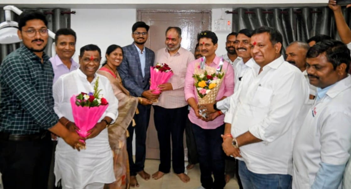 चरणे दंतदवाखान्यास सदिच्छा भेट